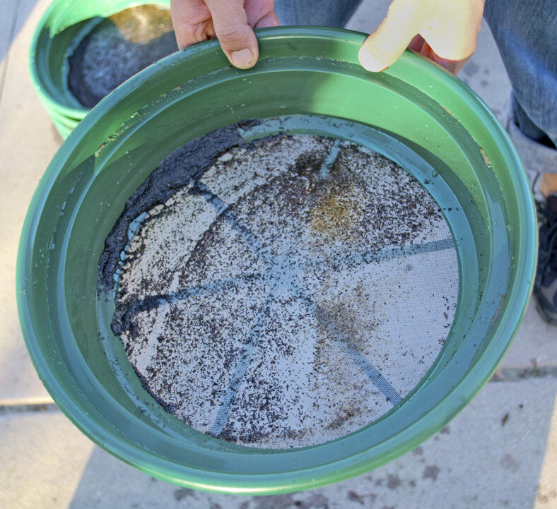 Wire Sifting Pan (Mesh Size: 1/30")