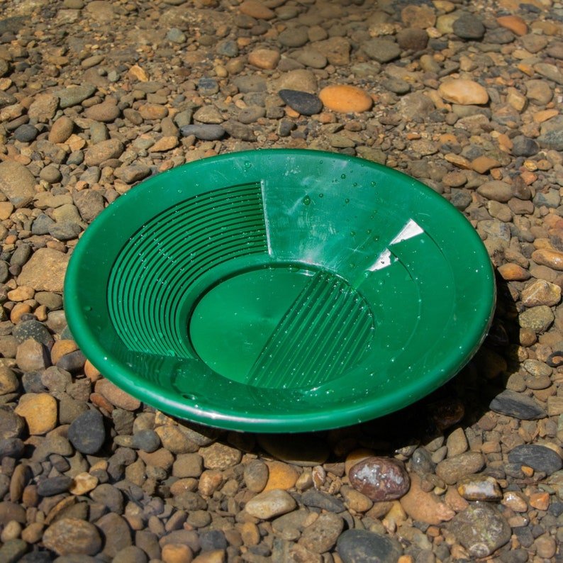 10" Triple Riffles Green Plastic Gold Pan