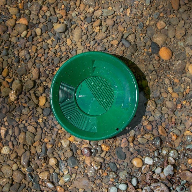 10" Triple Riffles Green Plastic Gold Pan